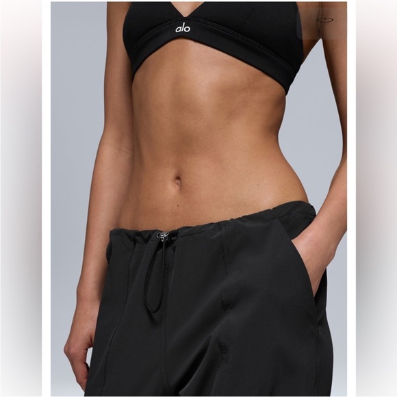 NWOT Alo Yoga Megastar Cargo Pants Black Small - Picture 6 of 16